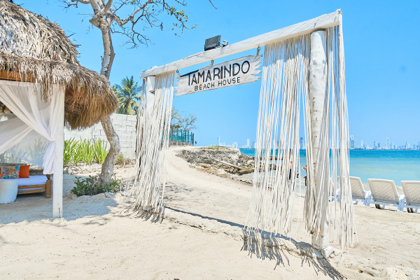 TAMARINDO BEACH - TIERRA BOMBA